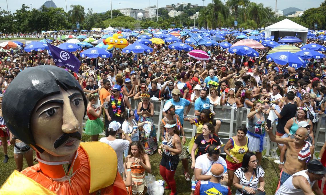 Prefeitura de SP cancela carnaval de rua, mas mantém desfile no